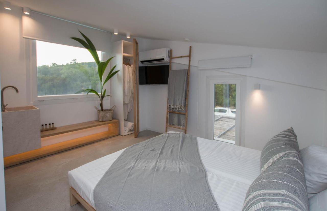 Aristotelia Gi - Premium Luxury Villas With Private Pools โอลิมเปียดา ภายนอก รูปภาพ